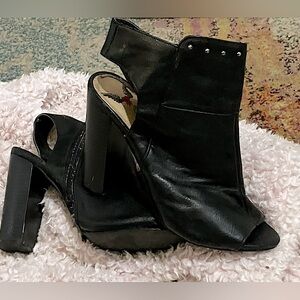 Penny Loves Kenny Black Leather Open Toed Studded Ankle Boots Women’s Size 7